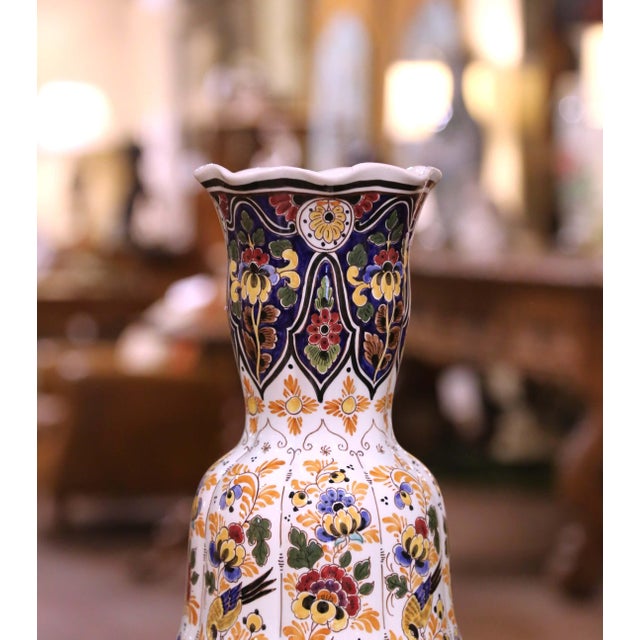 Traditional Mid-Century Dutch Hand-Painted Polychrome Faience Vase by Ram Delft For Sale - Image 3 of 8