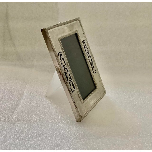 This vintage silver photo picture frame is a stunning addition to any collection. Made in India, it features a beautiful...