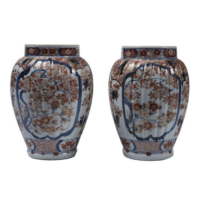 These Japan porcelain vases are original decorative objects realized in Japan at the end of the 19th century. Very good...