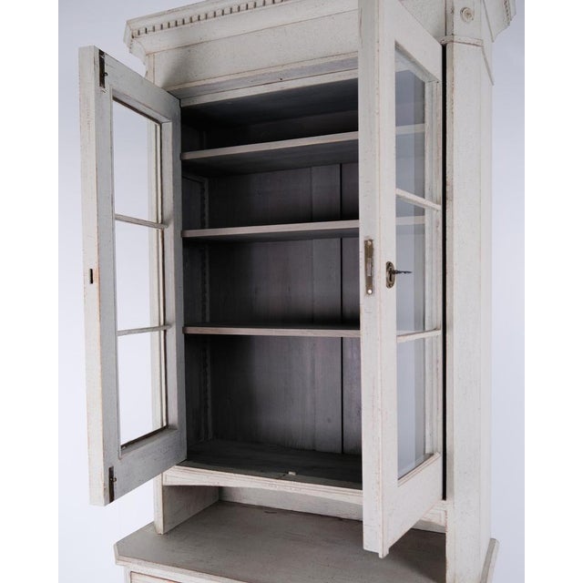 Gustavian Display Cabinet in Light Grey with Patina, 1790s For Sale - Image 6 of 15