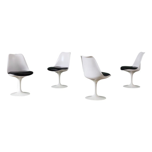 Set of 4 Eero Saarinen for Knoll Tulip Chairs in White & Black Leather For Sale