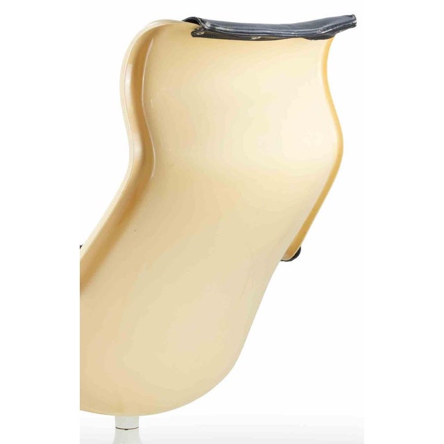 Vintage armchair mod. Galaxy by Alf Svensson and Yngve Sandsteom for Dux. Resin shell, metal base, quilted padding on the...