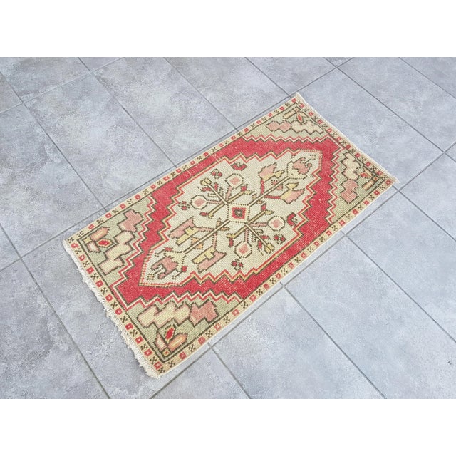 Farmhouse Oushak Vintage Geometric Rug For Sale - Image 3 of 5