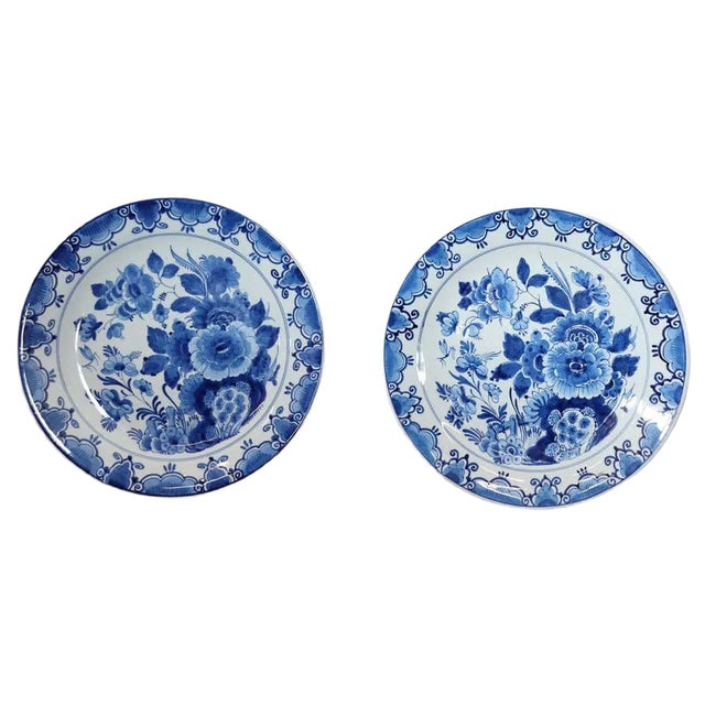 Ceramic Platters with Blue Floral Decorations by Delft, 1980s, Set of 2 For Sale