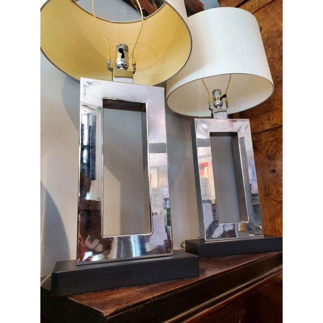 Mid 20th Century Pair of Mid-Century Modern Chrome Table Lamps With Black Bases For Sale - Image 5 of 8