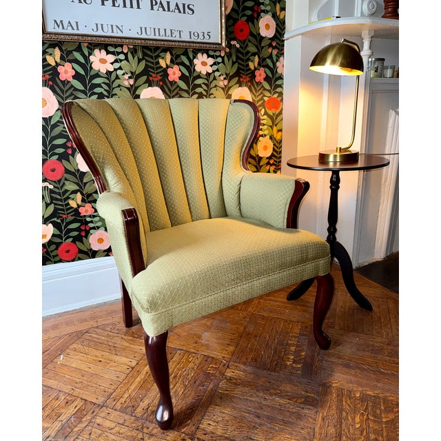 Pair of 2 Mid-20th Century Vintage Hollywood Regency / Art Deco Revival Wingback Accent Chairs in Pristine Condition For Sale In New York - Image 6 of 15