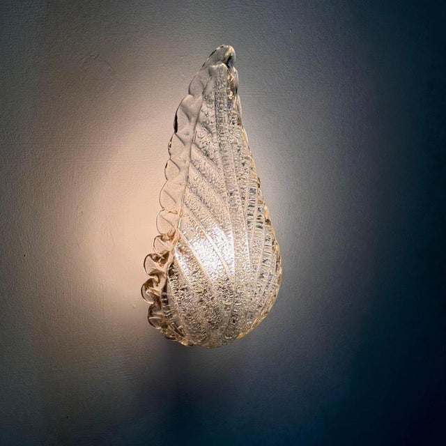 Single Leaf Sconce in Pulegoso Glass with Gold Accents attributed to Barovier & Toso, 1950s For Sale - Image 4 of 18