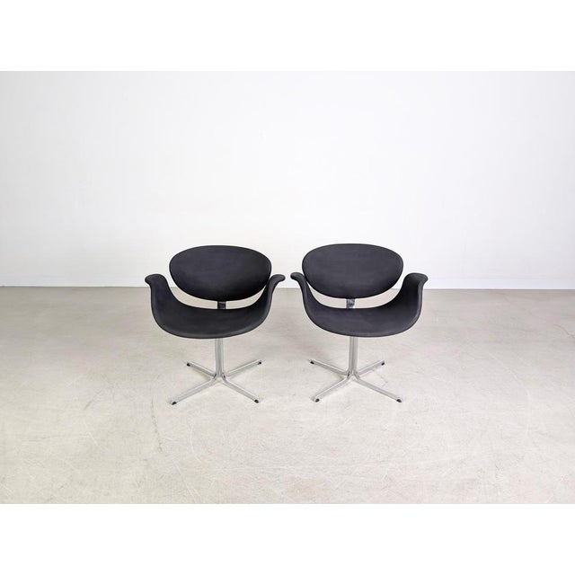 We are offering two beautiful armchairs from the traditional Dutch manufacturer "Artifort," dating from the 1970s, for...