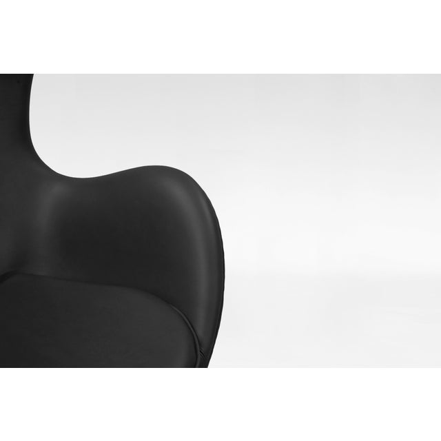 Vintage Egg Chair in Black Leather by Arne Jacobsen for Fritz Hansen, 1950s For Sale - Image 5 of 8