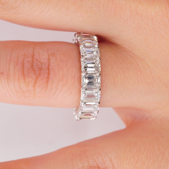 GIA Certified 6.22 Carat Emerald Cut Diamond and Platinum Wedding Eternity Band For Sale - Image 4 of 4