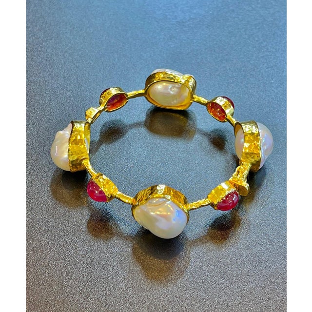 Bochic "Capri" Baroque South Sea Pearl & Ruby set 22k Gold & Silver Bangle For Sale - Image 14 of 18