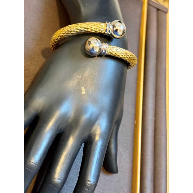 Metal Vintage Two Tone Cuff Bangle Bracelet 18 Karat Solid Yellow & White Gold 24 Gram For Sale - Image 7 of 18