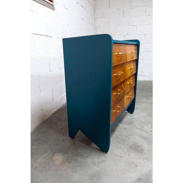 Scandinavian chest of drawers from the 1960s with an unusual base. It has been repainted in Ainhoa ​​Satin Blue and the...