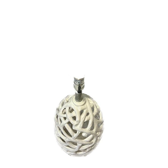 2010s Sculptural Reticulated Off-White Ceramic Table Lamp – Coastal Modern / Organic Pierced Lattice For Sale - Image 5 of 10