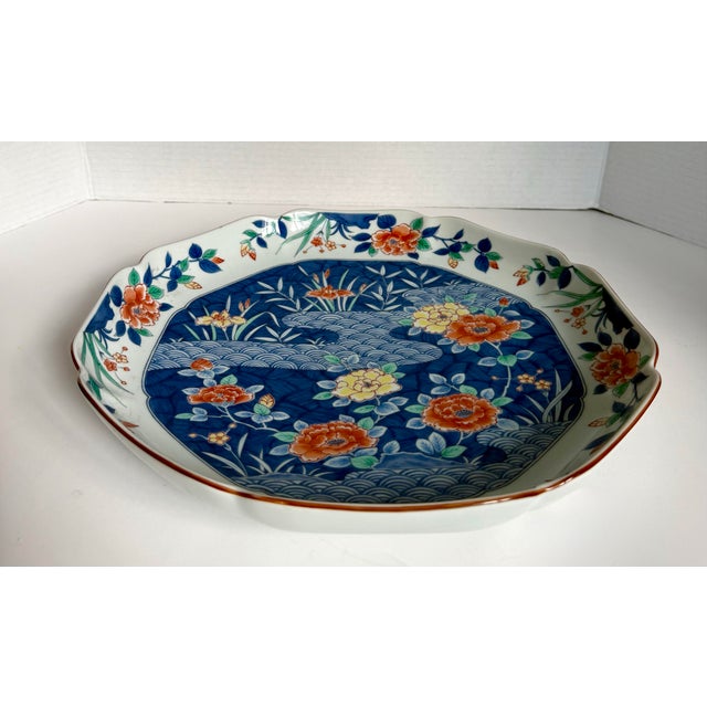 This vintage Japanese porcelain platter is attributed to Kozan Gama (Kozan Kiln) and exemplifies the Mino ware (Minoyaki)...