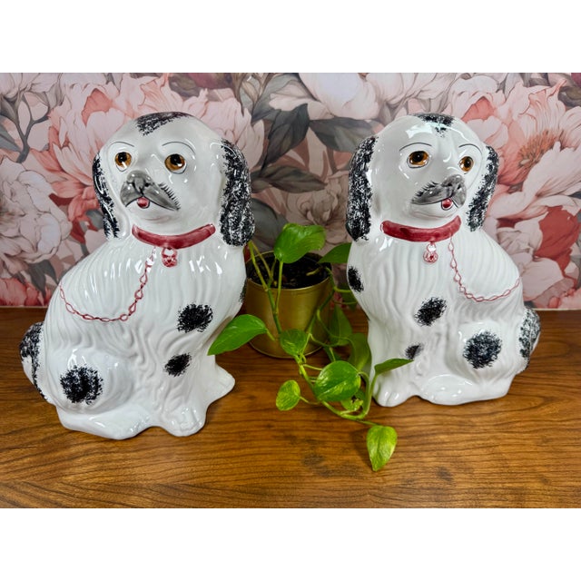Pair of Vintage Staffordshire Style Spaniel Dogs Ceramic Statues Portugal Jay Willfred For Sale - Image 4 of 9