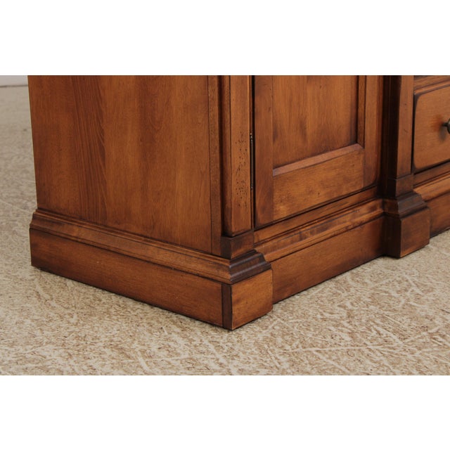 Nichols & Stone Williamsburg Maple Bookcase Display Cabinet For Sale - Image 12 of 18