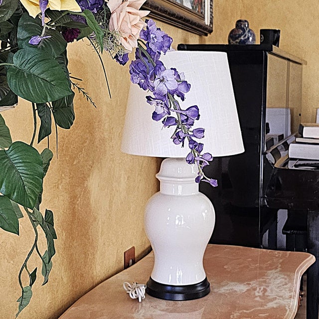Vintage White Ceramic Chinoiserie Temple Jar Table Lamp With Black Base For Sale - Image 16 of 18