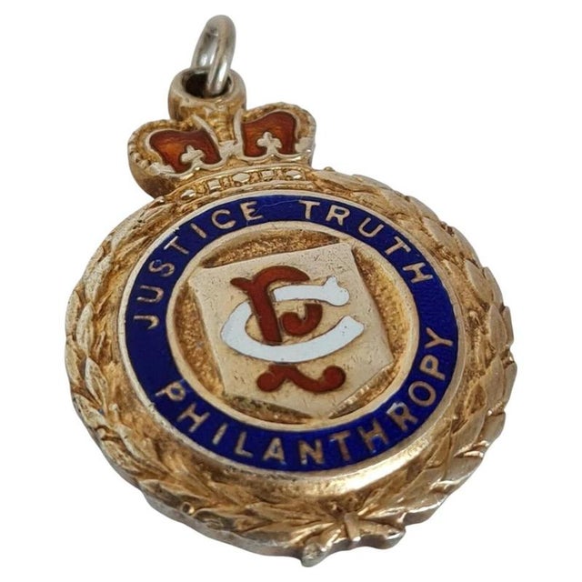 1930s Sterling Silver-Gilt Masonic Buffalo Presentation Medallion, Chester, 1934 For Sale - Image 5 of 5