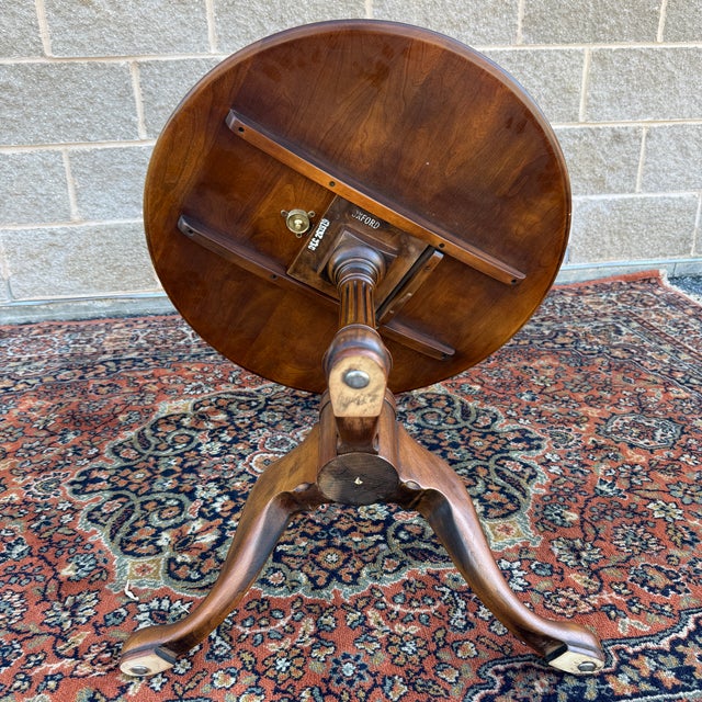 1970s Statton Oxford Cherry Traditional Queen Anne Style Tilt-Top Side or Accent Table For Sale - Image 11 of 14