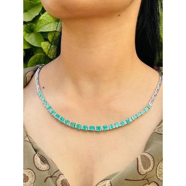 Emerald and Diamond Beaded Necklace in 18k White Gold, 17ct by VRJewels For Sale - Image 4 of 12