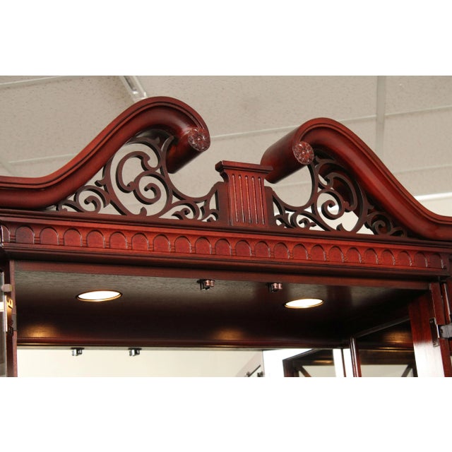 Chippendale Thomasville Georgian Style Large Mahogany China Display Breakfront For Sale - Image 3 of 12