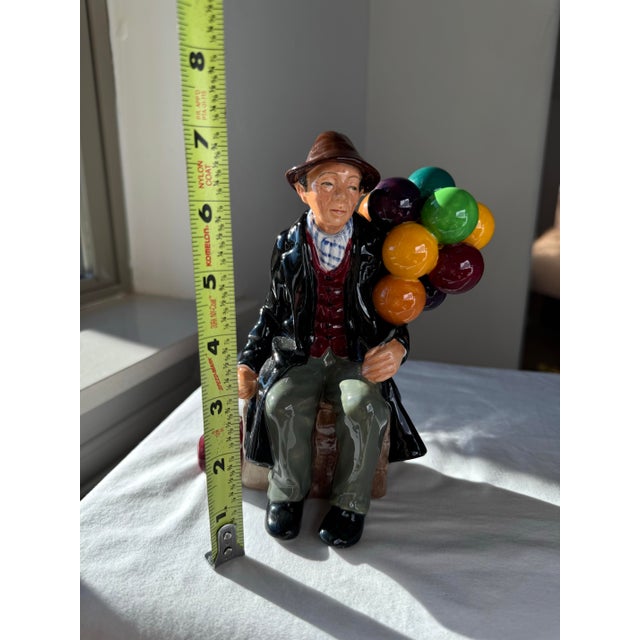 Onyx Royal Doulton Figurine ~ “The Balloon Man” ~ Hn 1954 For Sale - Image 8 of 11