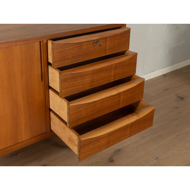 Mid-Century Modern Vintage Sideboard in Walnut, 1950s For Sale - Image 3 of 9