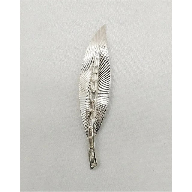 1950s Vintage Late 1950s Signed Boucher Rhodium Plated Rhinestone Leaf Brooch For Sale - Image 5 of 8