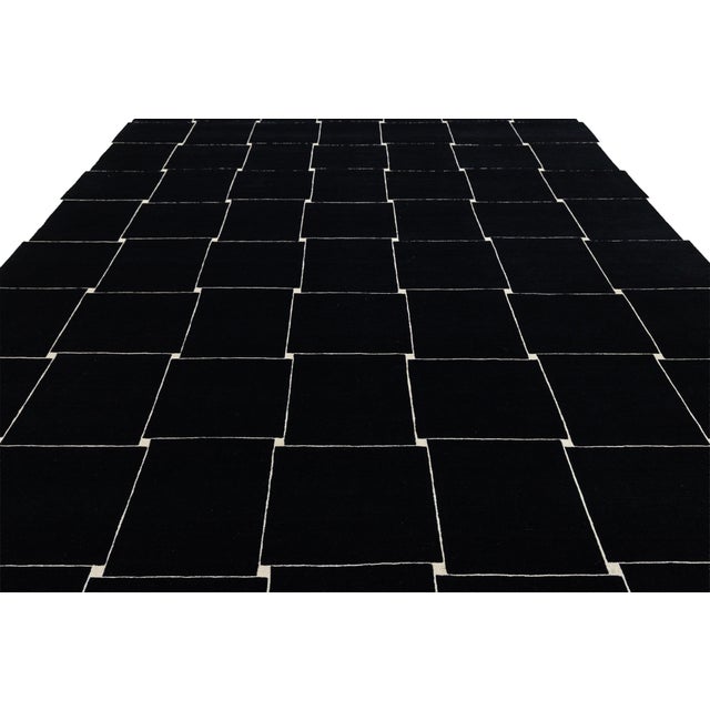 2020s Modern Minimalist Black & Ivory Geometric Grid Wool Area Rug 10x14 For Sale - Image 5 of 12