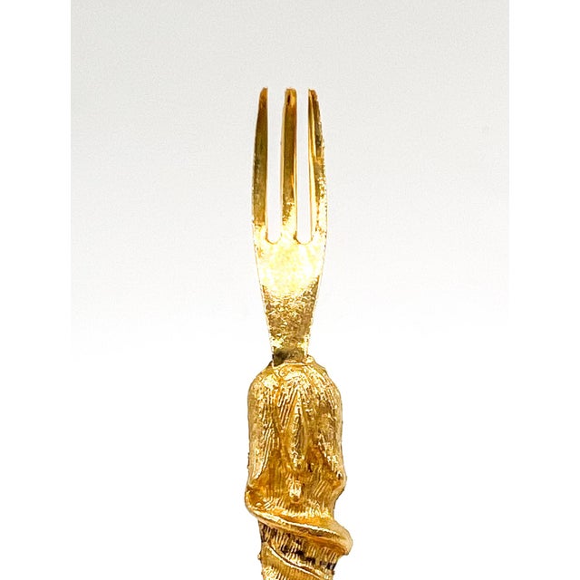 Mid Century Florentine Gold Gilt Canapé / Hors d'Oeuvres Forks – Set of 6 in Original Box – Hollywood Regency / Italian Provincial For Sale In Houston - Image 6 of 11