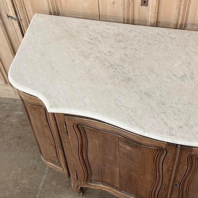 18th Century French Louis XV Walnut Buffet ~ Credenza With Carrara Marble For Sale - Image 17 of 18