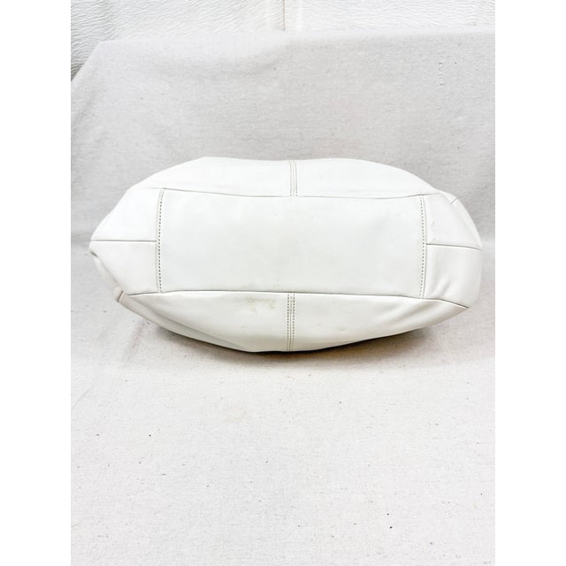 Vintage Y2k Coach Off-White & Tan Leather Soho Lynn Hobo Bag For Sale - Image 12 of 12