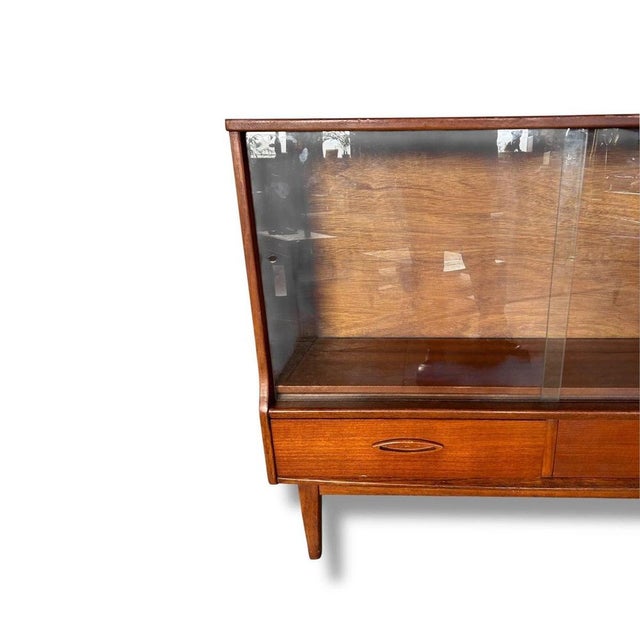 1960s Low Mid-Century Teak Display Cabinet from Jentique, 1960s For Sale - Image 5 of 12