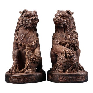 Late 19th Century Pair of Gilt Bronze Guardian Lion Figures, 9200g Total, Detailed Texture For Sale