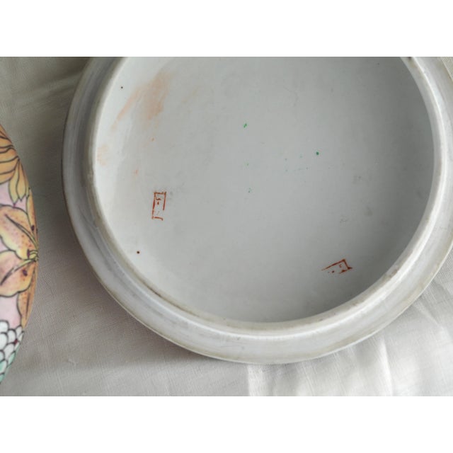 Chinoiserie Vintage Macau Style Floral Chinoiserie Lidded Enamel and Porcelain Round Box For Sale - Image 3 of 11