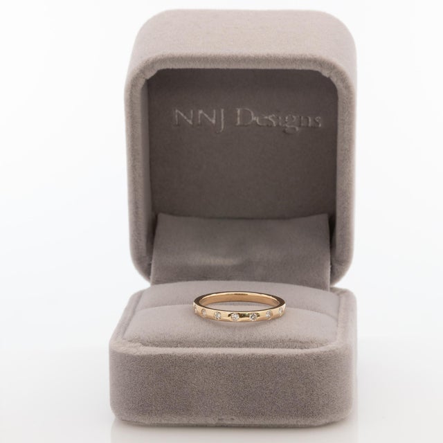 Modern Diamond Band Minimalist Design: Solid 14k Gold – Round Diamond Fine Jewelry, Size 6.75 For Sale - Image 3 of 9