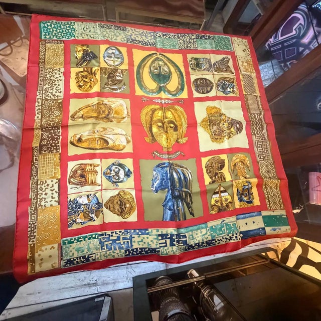 Red A 1982 Full Set Hermes Carrè Silk Scarf Masques Et Casques by Julia Albadie For Sale - Image 8 of 18