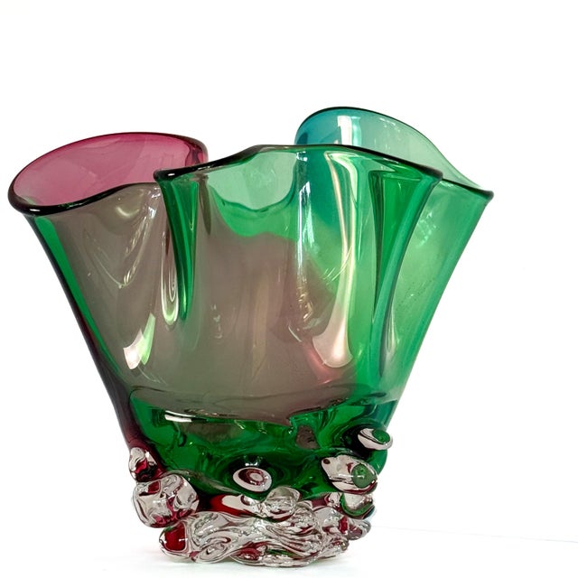 Contemporary Signed David Van Noppen Ruffled Art Glass Vase in Emerald Green, Cranberry Pink & Blue For Sale - Image 3 of 8