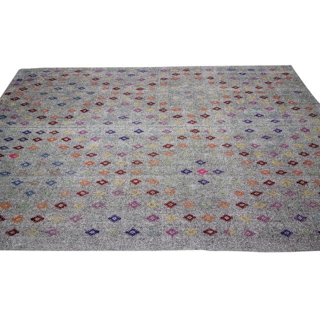 Contemporary 1960s Vintage Embroidered Gray Turkish Kilim Rug- 6′9″ × 10′5″ For Sale - Image 3 of 7