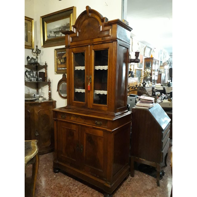 Sideboard walnut furred bodies, with parts in briar. Part under closed with doors and drawer portion above the glass....