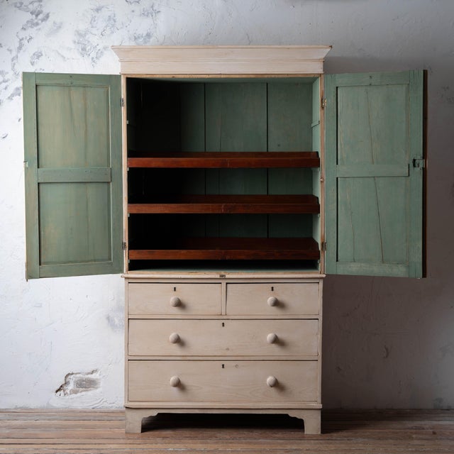 English English Pine Linen Press, 19th Century For Sale - Image 3 of 18