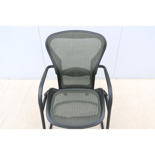 Herman Miller Ergonomic Aeron Side/Guest or Desk Chair Size B in Nickel Mesh For Sale - Image 9 of 12
