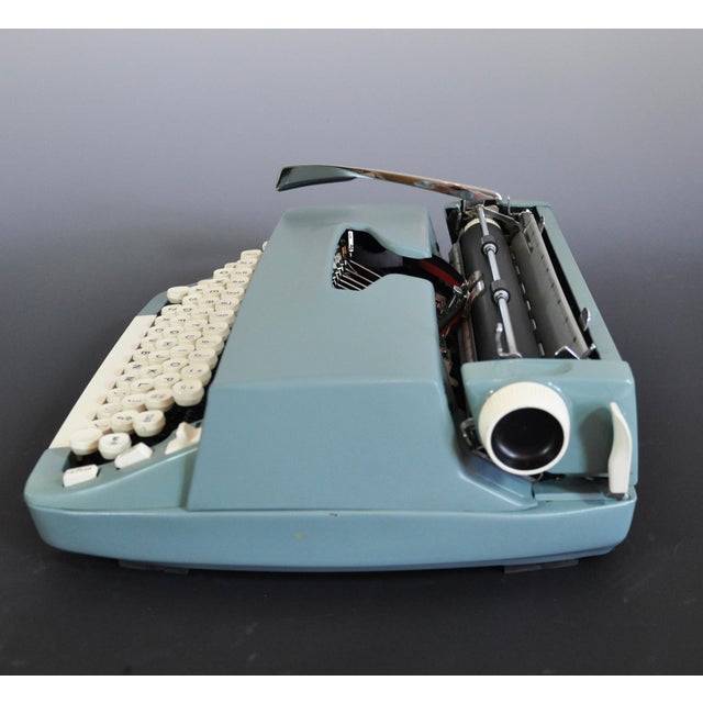 1968 Smith Corona Super Sterling Typewriter in Black Holiday Case