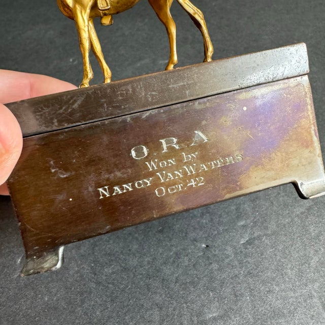 1940s Horse Statue Trophy Lidded Box Equestrian Ora Horse Racing Vintage Brass For Sale - Image 4 of 12