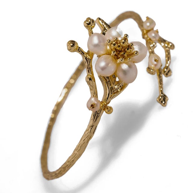 Brass Floral Pearl & Gold Elegant Bridal Bracelet For Sale - Image 8 of 8