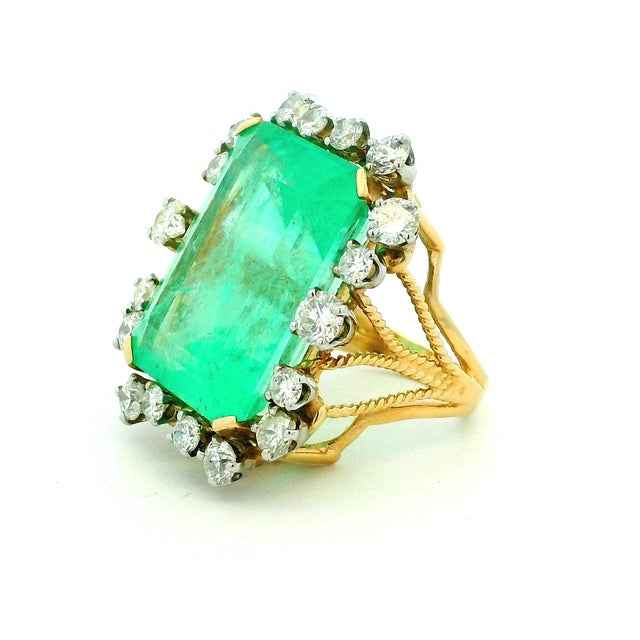 Green Vintage 1960s 14K Yellow Gold Colombian Emerald Diamond Cocktail Ring, 36.42 Ct For Sale - Image 8 of 16