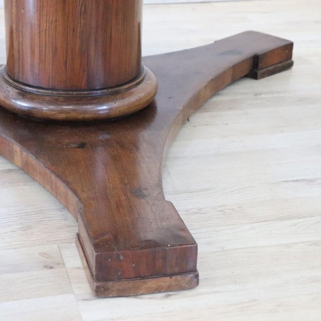 Antique Round Table in Walnut, 1800s For Sale - Image 11 of 12