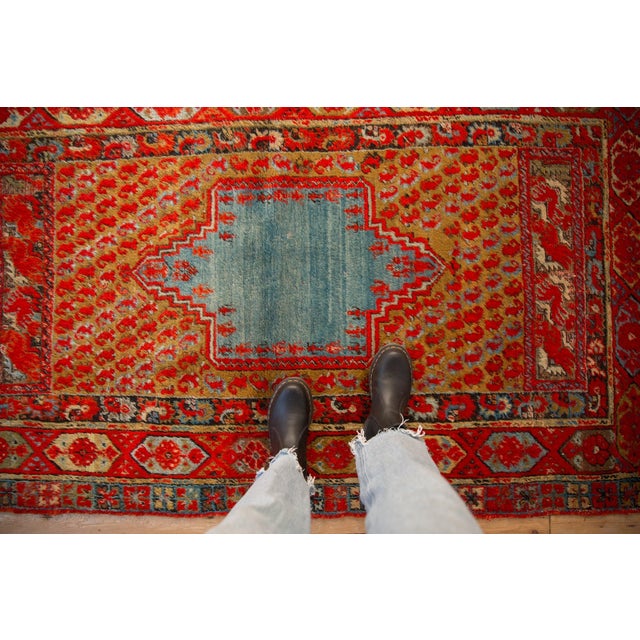 :: Single center medallion with open interior abrashed aquatic blue ground with minor samovars the interior. Main contour...