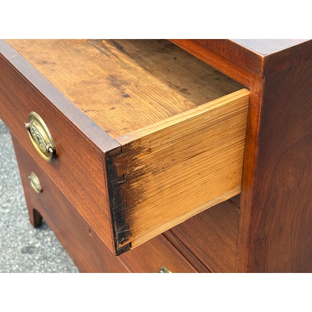 MidEarly 19th C. American Mid-Atlantic Four Drawer Chest in the Federal Federal Style For Sale - Image 6 of 14